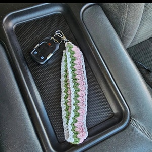 Pulsera, llavero y punto de tulipán con patrón de crochet floral