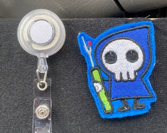 Stitch reaper felty and retractable lanyard