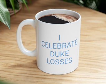 Duke Defeat Delight : tasse en céramique de 11 onces pour les victorieuses gorgées (un côté), cadeau pour les fans de Tar Heel, 11 oz