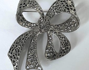 Vintage Bow Silver-Tone Brooch Pin