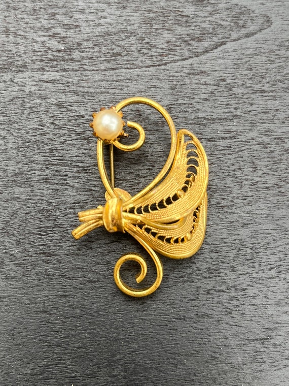 Gold-Tone Western Germany Brooch With Faux Pearl