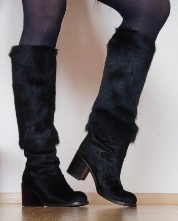25A◆上品でときめく存在感♪【CHANEL】high boots black suede CHANEL Pony Hair Knee Length High Boots Black 37 Eu