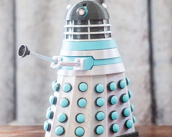Dalek guardia de la serie de televisión El aprendiz de mago (2015). Arte de fan impreso en 3D.