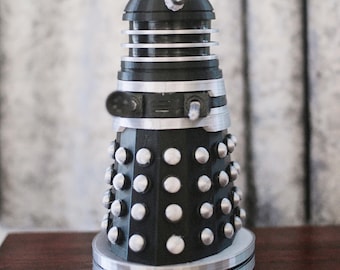 Arte de fans impreso en 3D de los Daleks al estilo de la revista TV 21