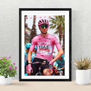 POSTER DI TADEJ POGACAR / Poster del Giro d'Italia 2024 / Tadej Pogacar Maglia Rosa Walkpaper / Disponibile solo per un periodo limitato!