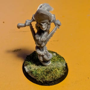 Wichtel auf Pogo Stick Blut Fantasy Fussballball Starspieler Brutefun Miniatures