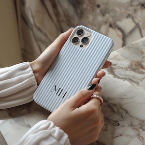 Coque de téléphone personnalisée, rayures bleues et blanches tendance, iPhone, Samsung, Google, cadeau pour elle, cadeau pour lui, cadeau personnalisé