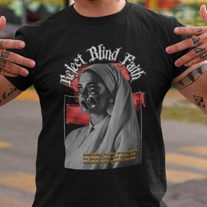 Camiseta gótica atea: vibraciones antirreligiosas para almas paganas y agnósticas. Regalo para góticos, satánicos, ocultistas y antirreligiosos.
