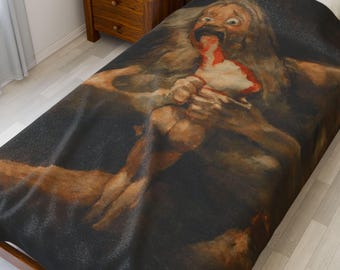 Può includere: Una coperta dai toni scuri con un dipinto inquietante di una figura con la bocca spalancata e il petto scoperto. L'opera è resa in tonalità di marrone, rosso e nero, con il testo "EXCLUSIVE. DARK. JUST FOR YOU" in oro.