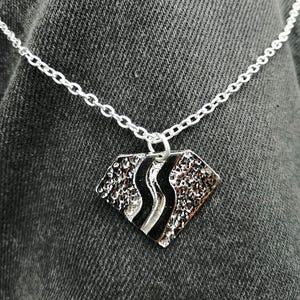 Bon Jovi 'Slippery when wet' zamak pendant + 45 cm chain