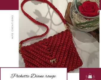 Stupenda pochette rossa, realizzata a mano all'uncinetto perfetta per tutte le occasioni