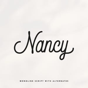 Può includere: Parola "Nancy" in corsivo nero su sfondo bianco. Il testo è in stile monoline con forme di lettere alternative. Sotto la parola "Nancy" c'è la scritta "MONOLINE SCRIPT WITH ALTERNATES".