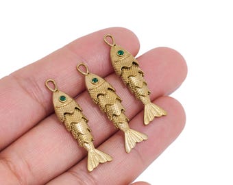 Råmässing 32,9 mm fiskberlock med grönt zirkonöga för smyckesmakare, ledat fiskhänge för gör-det-själv-örhängen, halsband och havsgåvor