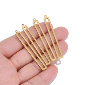 Länglicher rechteckiger Anhänger aus Rohmessing für Schmuckhersteller, minimalistischer Stabanhänger für DIY-Ohrringe, Halsketten und handgefertigten Schmuck