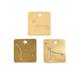 Quadratischer Laser-Schnitt-Ohrring-Anhänger, Sternbild-Charm-Anhänger, roher Messing-Planeten-Stern-Karte-Anhänger, handgefertigtes Polieren, Gold 29,94 * 27,17 * 0,78 mm