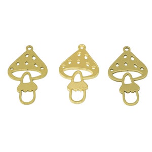 Dije de hongo cortado con láser, hongo de dibujos animados para niños, pulido hecho a mano, encanto de hongo de fresa de latón crudo, oro real de 18 quilates 29 * 16 * 0.72 mm