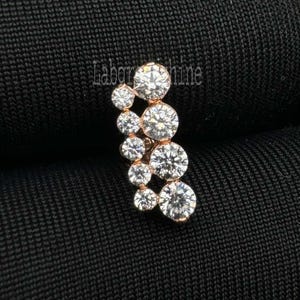 Pendiente de botón roscado con barra Apsara de diamante con engaste invisible, pendiente de barra de oro macizo de 14 quilates para perforación unisex con barra recta de diamante.