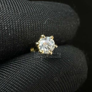 Pendiente de botón con rosca redonda facetada, piercing minimalista con un solo diamante para mujer, piercing de botón con moissanita redonda en oro macizo de 14 quilates