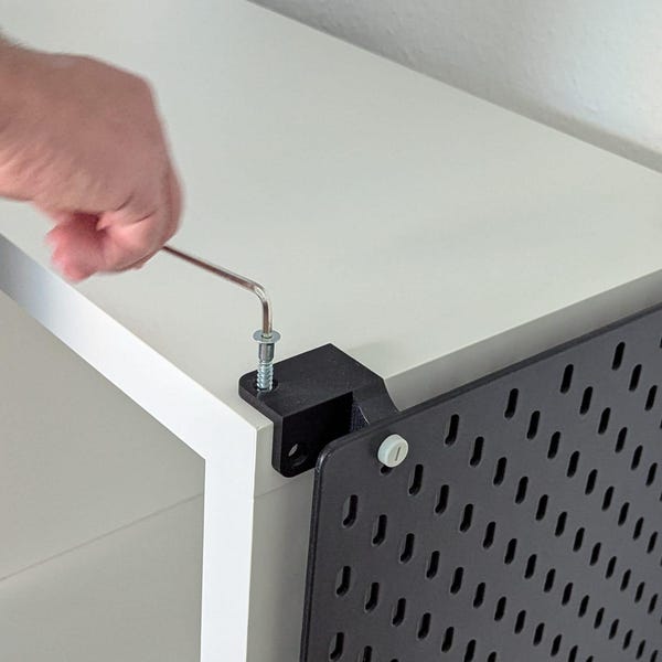 3D-printed mounting parts for IKEA Skadis pegboard and Kallax shelf | Skadis-Kallax connectors