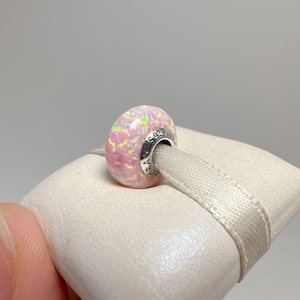 Opaleszierender rosa Charm, Splitter-Armband-Charms, Charm für Armband Bild 1