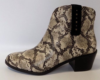 Clarks Boots Animal Print Snake Size 6.5 Womens Ankle Low Block Heel Zip Western