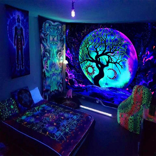 Tapisserie lune lumière noire avec arbre de vie voie lactée - Art psychédélique, étoiles des montagnes, ciel nocturne, UV
