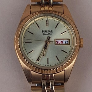 Lady&#39;s Pulsar Quartz Watch PXX004 - Round Champagne Dial - Day and Date - Yellow Gold Tone Bracelet Band