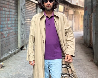 Vintage 90's beige waterproof trench coat / made in Italy / raincoat / vintage clothes / streetwear / used clothing /