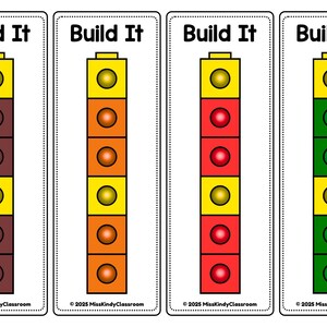 Op de afbeelding: Vier kaarten met de tekst "Build It" bovenaan. Elke kaart toont een verticale stapel kleurrijke blokken. De blokken zijn geel, bruin, oranje, rood en groen. De onderkant van elke kaart heeft de tekst "&copy; 2025 MissKindyClassroom".