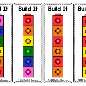 Op de afbeelding: Vier rechthoekige kaarten met de tekst "Build It" bovenaan. Elke kaart toont een kleurrijke toren van blokken. De blokken zijn in verschillende kleuren, waaronder roze, blauw, groen, geel, oranje en rood. De onderkant van elke kaart heeft de tekst "&copy; 2025 MissKindyClassroom".