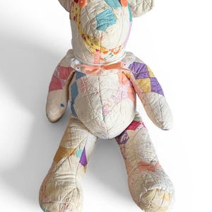 Edredón vintage de patchwork cosido a mano con forma de osito de peluche de 20 pulgadas, de colores variados.