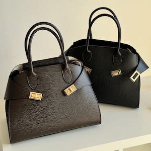 Burgunderrote Wildleder-Einkaufstasche mit Ledergriffen – Eleganz und Stil für jeden Tag. Tragetasche aus Leder. Handtasche aus Wildleder.Burgunderrote Tragetasche. Alltagstasche