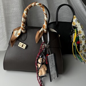 Burgunderrote Wildleder-Einkaufstasche mit Ledergriffen – Eleganz und Stil für jeden Tag. Tragetasche aus Leder. Handtasche aus Wildleder.Burgunderrote Tragetasche. Alltagstasche
