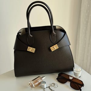 Burgunderrote Wildleder-Einkaufstasche mit Ledergriffen – Eleganz und Stil für jeden Tag. Tragetasche aus Leder. Handtasche aus Wildleder.Burgunderrote Tragetasche. Alltagstasche