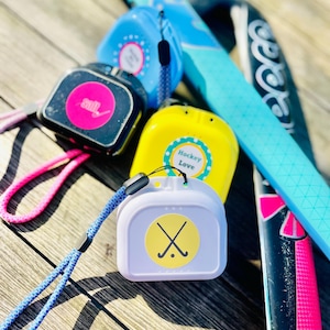 Zahnschutzbox in verschiedenen Farben mit Hockey- Design,  kurzem Band. Hockey Zahnschutz, Aufbewahrung, Mouthguard Lenyard, Feldhockey