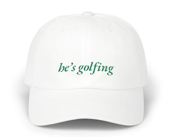Está jugando al golf, Gorra de béisbol bordada / Gorra de béisbol informal / Regalo para el Día de la Madre / Regalo para ella / Humor de golf