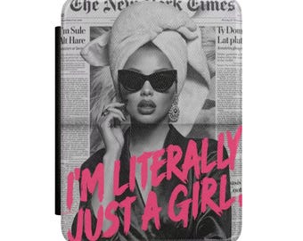 Literalmente solo soy una chica, funda para Kindle / funda para lector electrónico con diseño de periódico / Kindle femenino / regalo para ella / texto pintado en rosa / Kindle con estilo