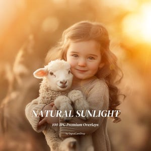 Puede incluir: Un niño con cabello largo y ondulado que viste un suéter beige sostiene un pequeño cordero blanco. La imagen presenta el texto NATURAL SUNLIGHT, 100 JPG Premium Overlays y by DigitalCareShop sobre un fondo exterior cálido y soleado.