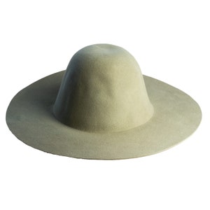 Cape en laine mérinos australienne premium pour des créations de chapeaux uniques 180 gr, variété de couleurs, flexibilité supérieure Fawn Camel