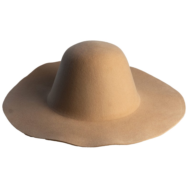 Cape en laine mérinos australienne premium pour des créations de chapeaux uniques 180 gr, variété de couleurs, flexibilité supérieure Tan