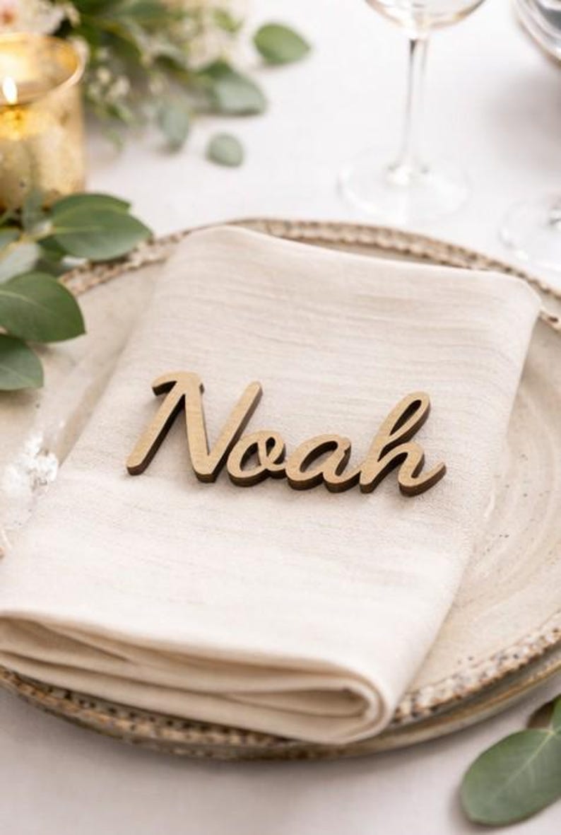 Nombres para la mesa en madera de nogal cortados con láser, madera contrachapada de alta calidad para bodas, cumpleaños, eventos, fiestas y regalos personalizados para bodas. imagen 4