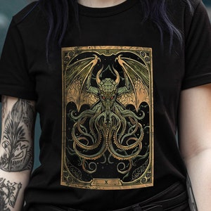 Cthulhu Lovecraft Horror T-Shirt • Great Old One Graphic Tee • Gothic Mythos Shirt • Call of Cthulhu Gift • Dark Cosmic Horror Apparel