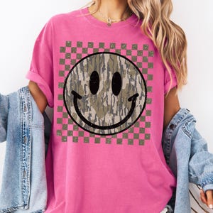 Comfort Colors Camo Shirt, Cute Camo Top, Camo Smile Shirt, Checkered Smile Face Shirt, Girly Camo Shirt, Camo Graphic Tee, Hunting Girl