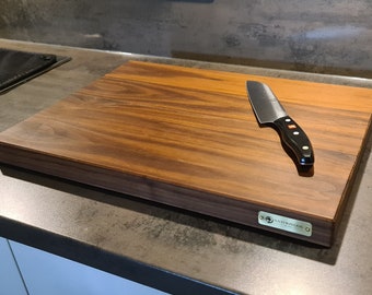 Planche à découper en noyer / planche de cuisine en noyer américain massif - Fabriquée à la main - Élégance pour votre cuisine - Personnalisable