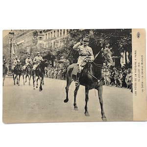 Antica 1919 Les Fetes de la Victoire A Paris - 14 Juillet Cartolina postale inutilizzata con foto in bianco e nero - Parata celebrativa della Prima Guerra Mondiale