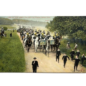Ancienne carte postale britannique La vie dans notre armée de 1907 - The 14th King Hussars Review Order - Timbre Benjamin Franklin 1c