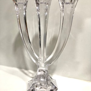 Elegant Crystal Candelabra: Modern 3-Candle Centerpiece