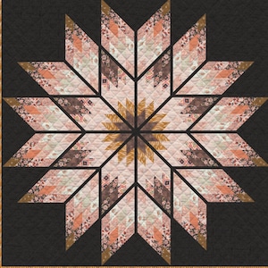 Puede incluir: Un edredón con un diseño de estrella en tonos rosa, melocotón, marrón y dorado sobre un fondo negro. El diseño de la estrella presenta formas geométricas y patrones florales, creando un textil visualmente atractivo. El edredón es probablemente hecho a mano y adecuado para la decoración del hogar.