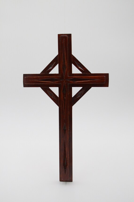 手彫りの木製十字架 14.75 x 8-1/2