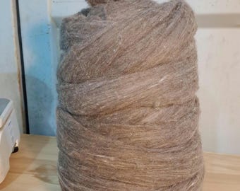 500 g de mecha rústica de zarigüeya y merino para hilar y fieltrar.